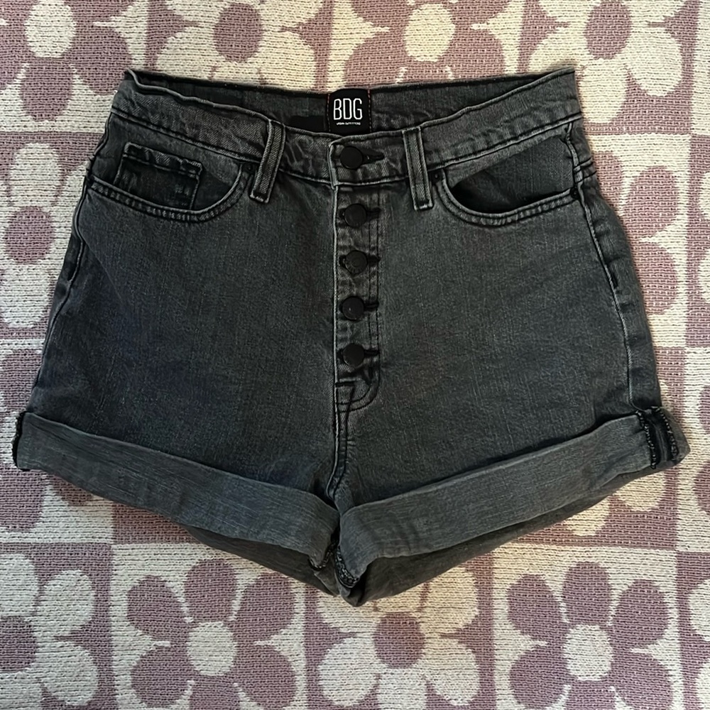 BDG Urban Outfitters. Mom High Rise shorts